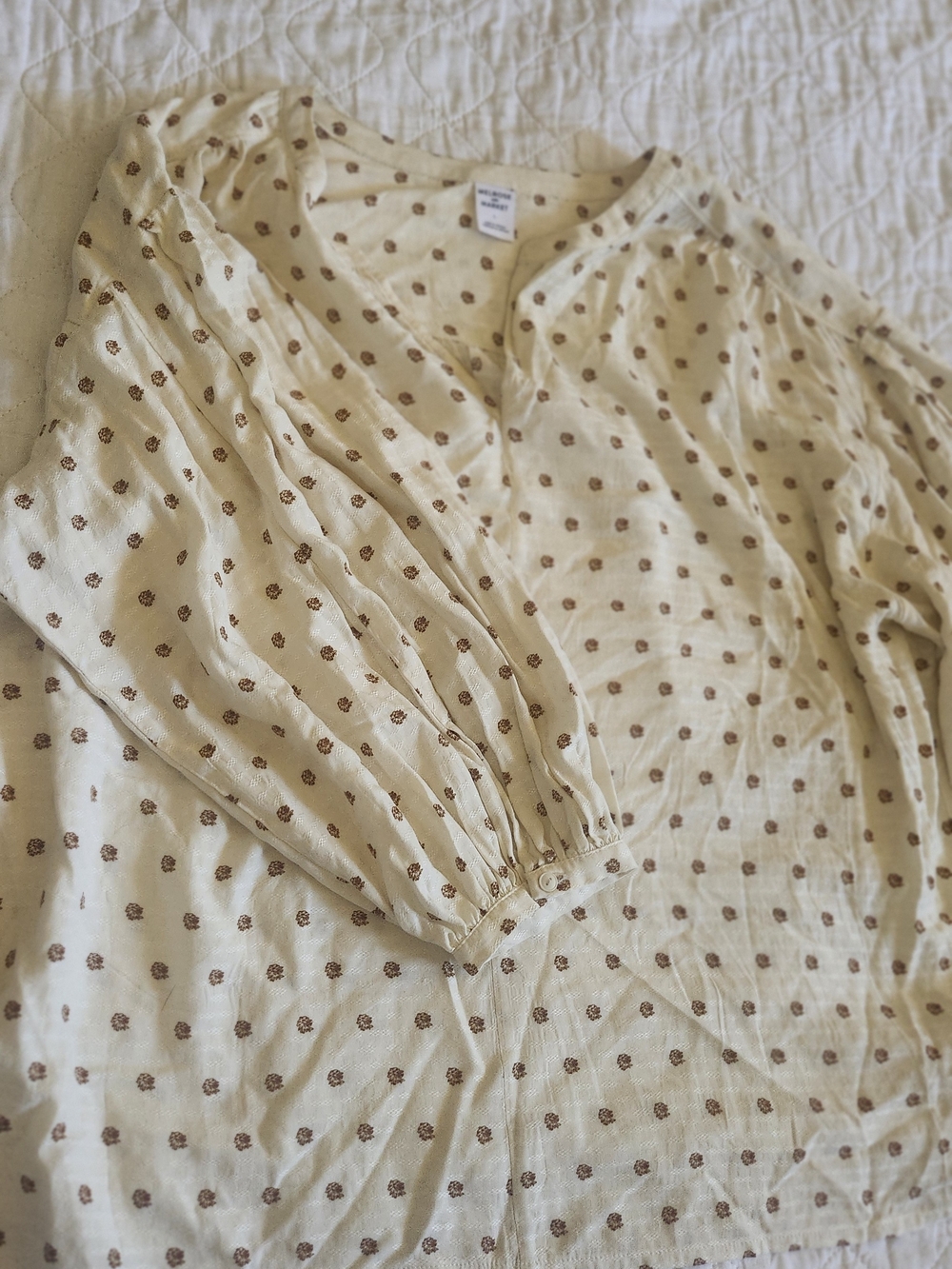 Melrose & Market Light Cream Puff-Sleeve Flowery Blouse